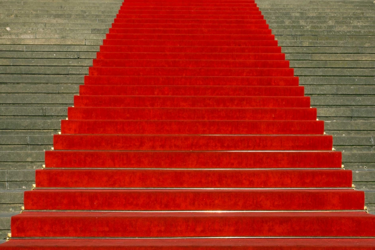 Fuar alanı 3, sergi ve etkinliklerde şık bir zemin çözümü sunar.